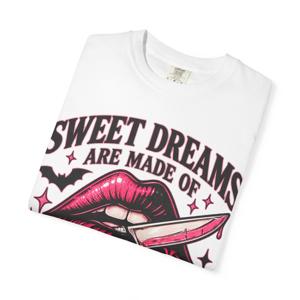 Sweet Dreams Are Made of Screams Tee — Gothic Horror Lip & Knife Graphic T-Shirt
