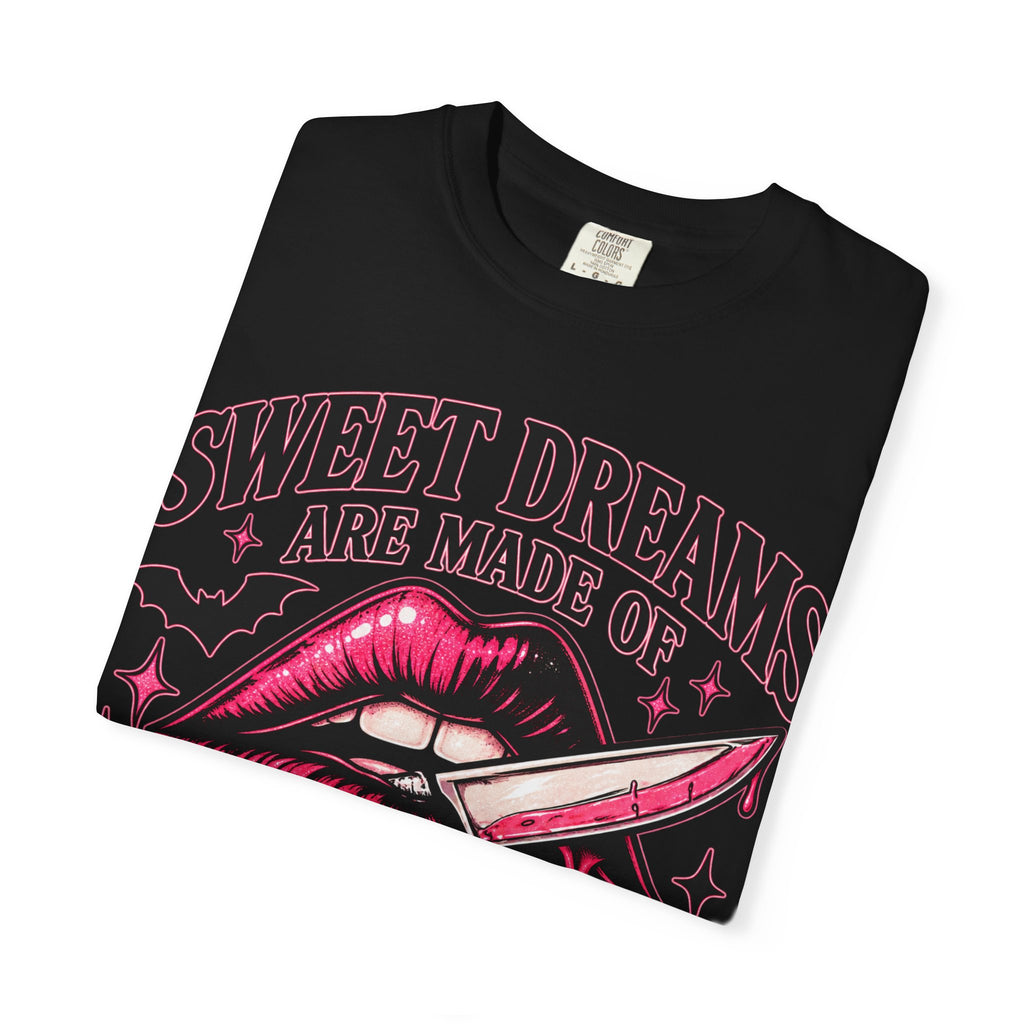 Sweet Dreams Are Made of Screams Tee — Gothic Horror Lip & Knife Graphic T-Shirt
